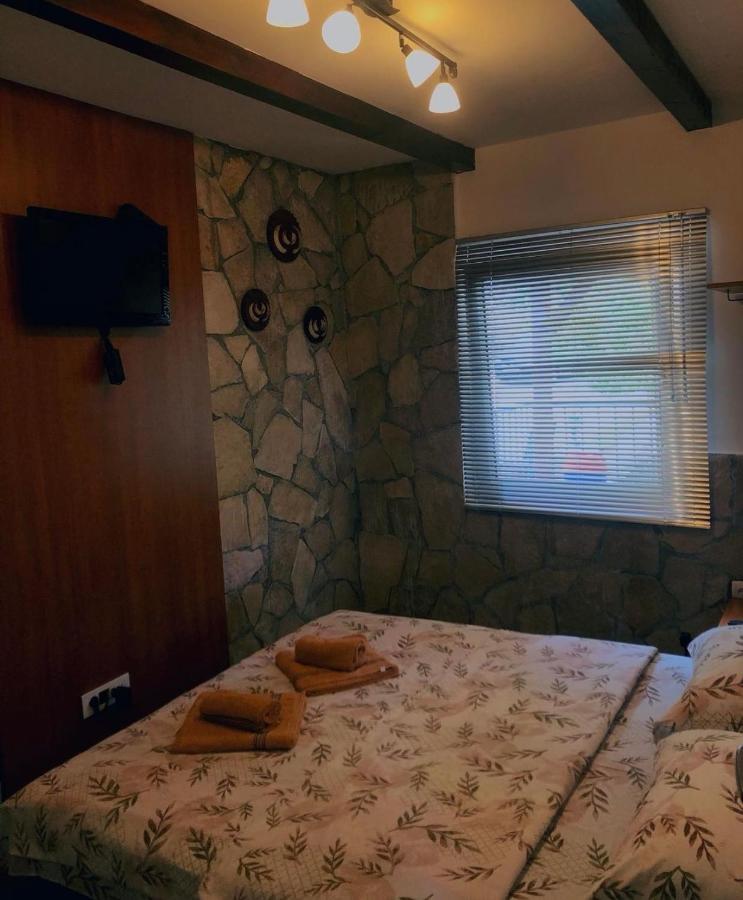 Vikendica,Bungalovi Lipska Pecina Cetinje Esterno foto