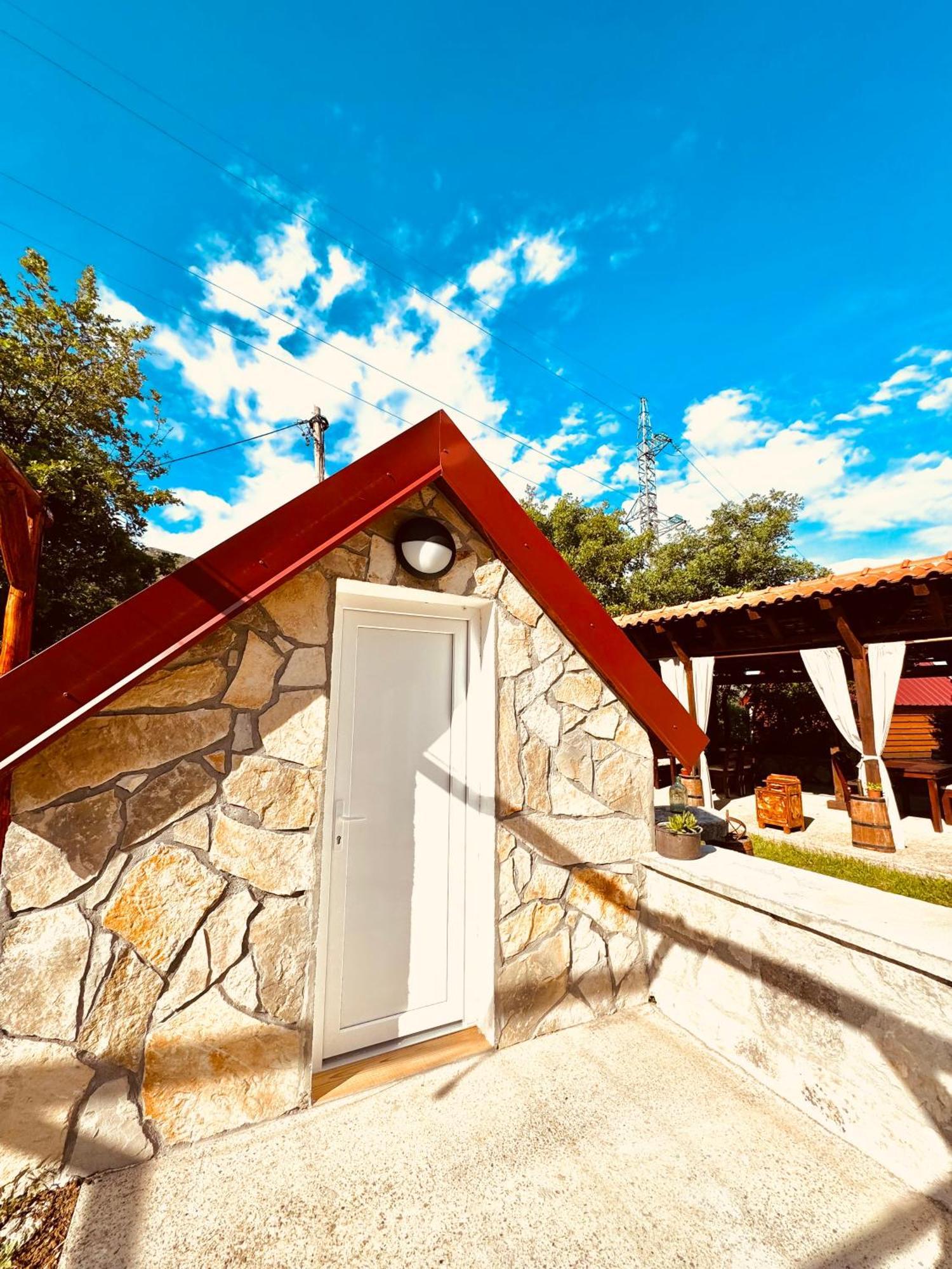 Vikendica,Bungalovi Lipska Pecina Cetinje Esterno foto